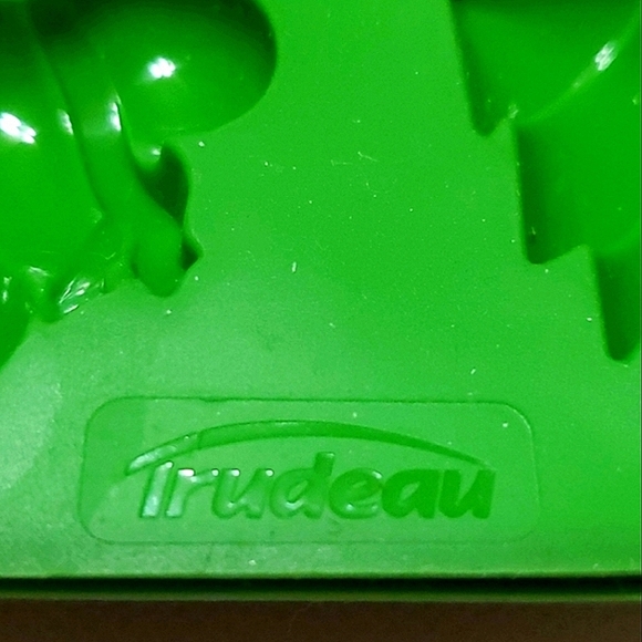 Chocolate Molds Christmas Themed By Trudeau 2 Pc Set - Picture 7 of 15